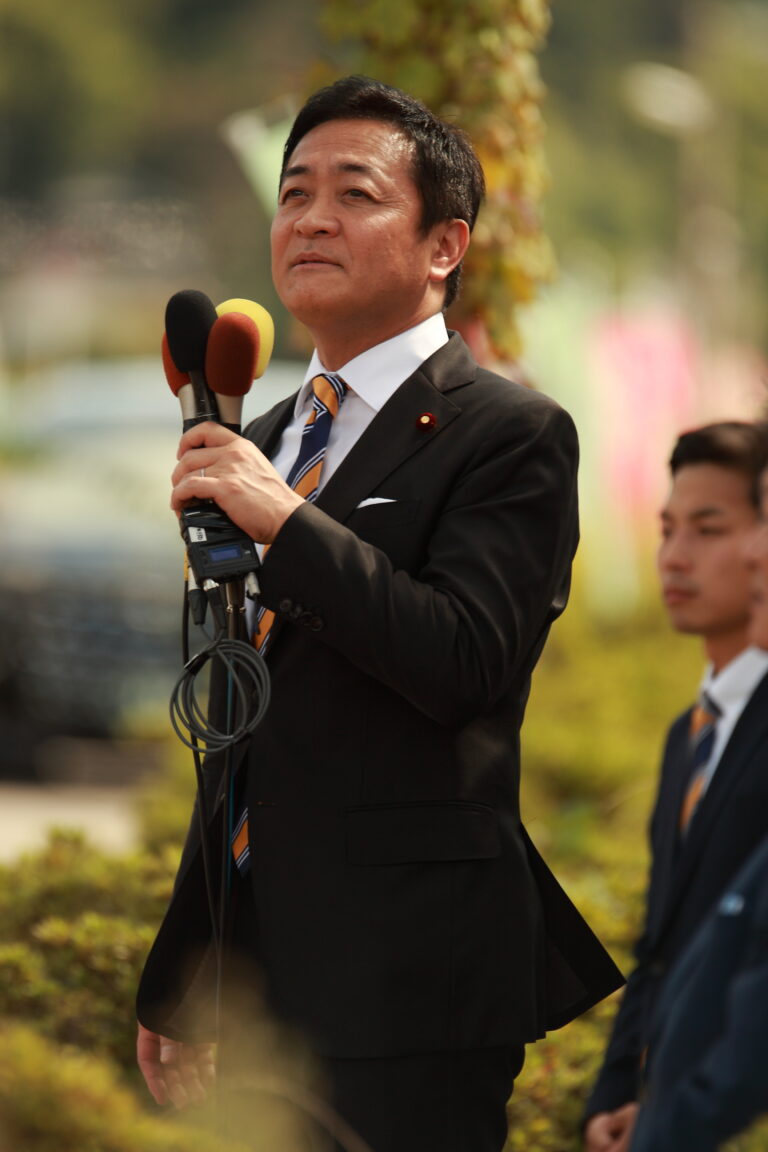 花開く新しい政治