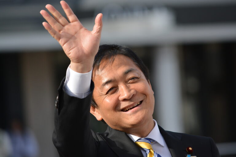 全国キャラバンIn青森、演説前の玉木代表、渾身の笑顔